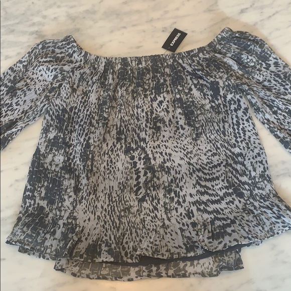 NWT Express off shoulder top - Picture 3 of 5
